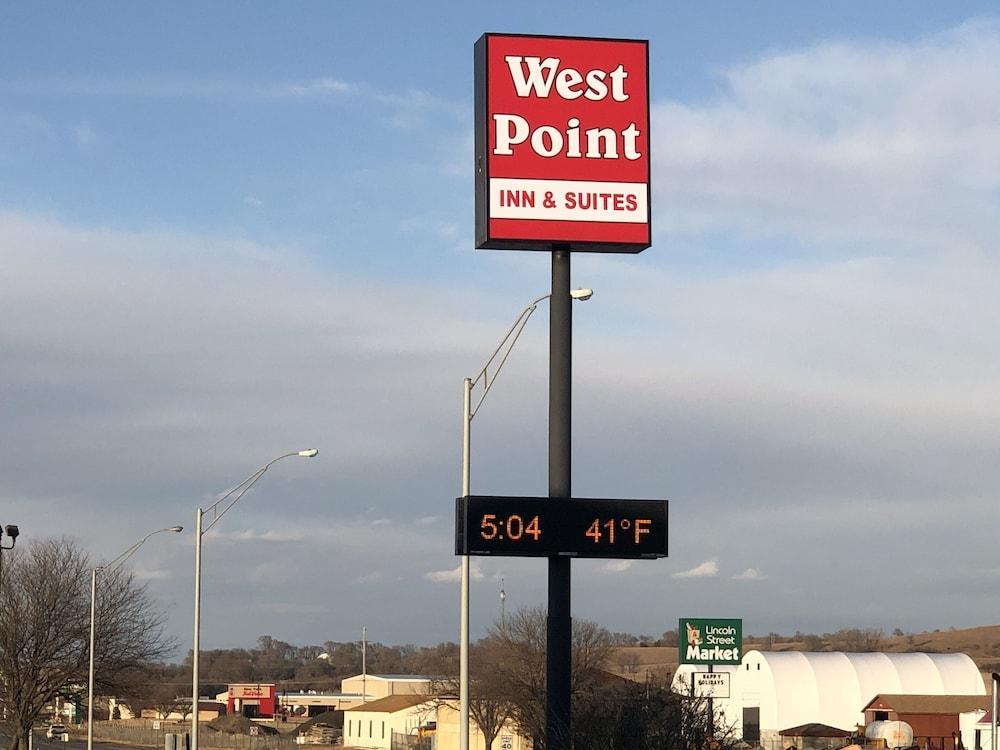 West Point Inn&Suites Extérieur photo