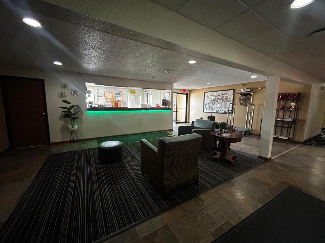 West Point Inn&Suites Extérieur photo
