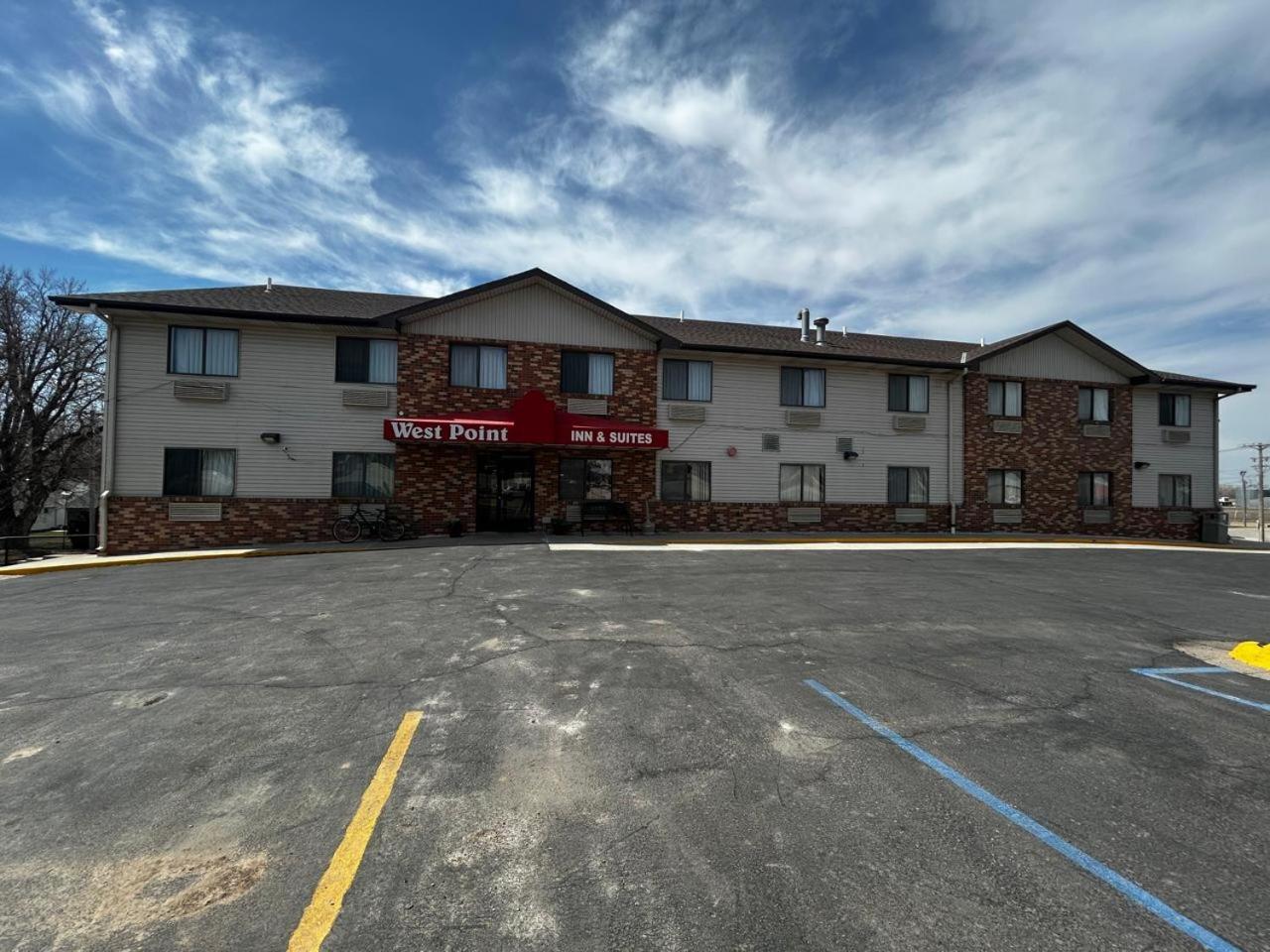 West Point Inn&Suites Extérieur photo