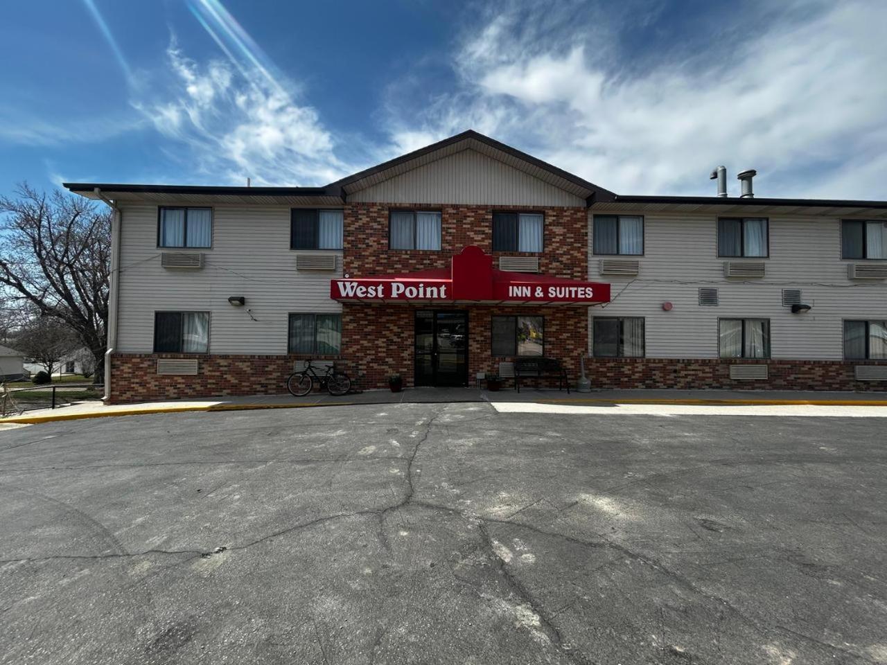 West Point Inn&Suites Extérieur photo