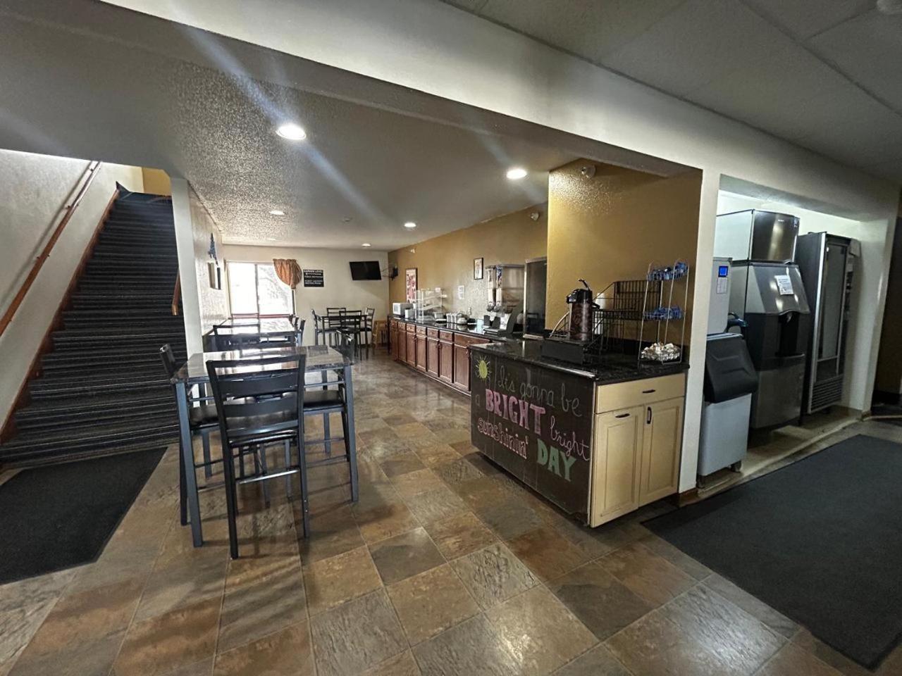 West Point Inn&Suites Extérieur photo