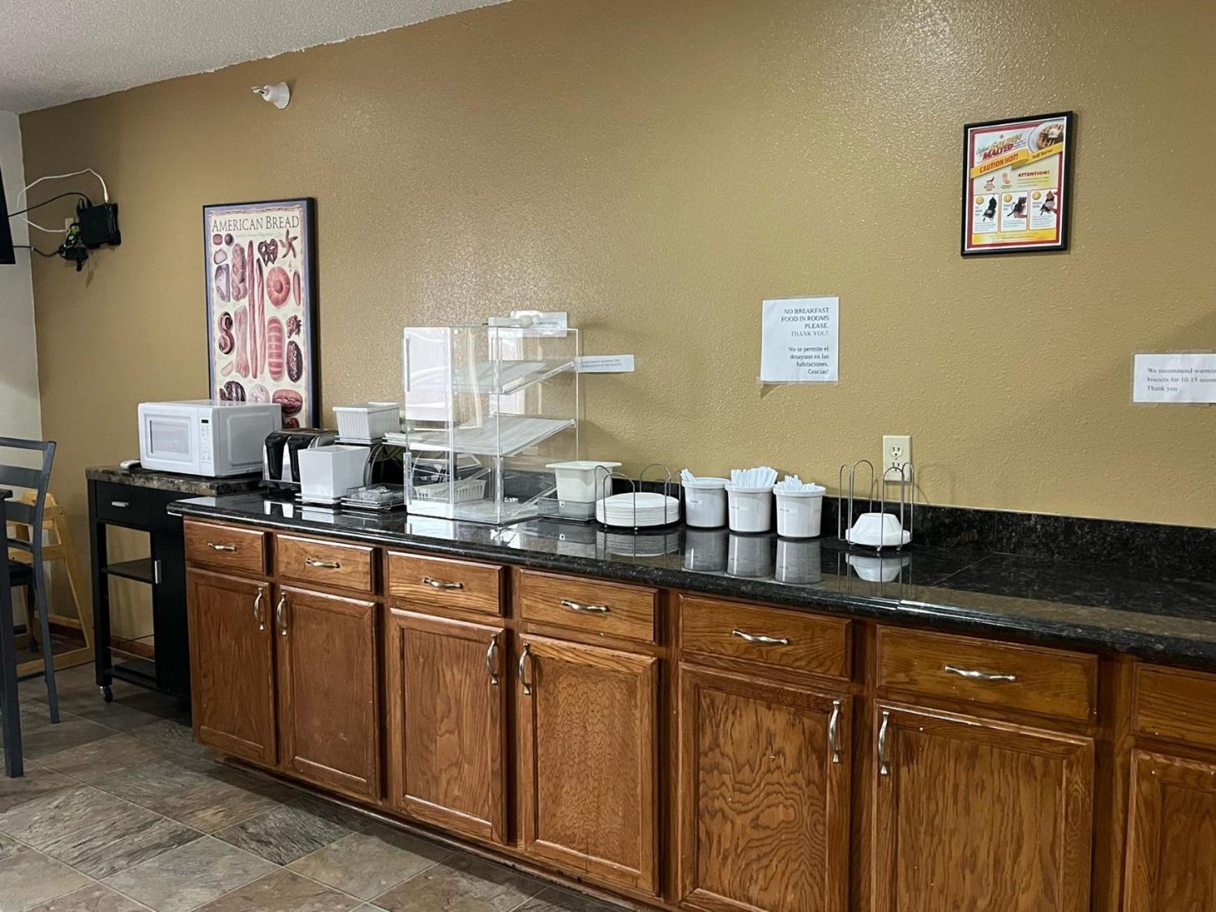 West Point Inn&Suites Extérieur photo