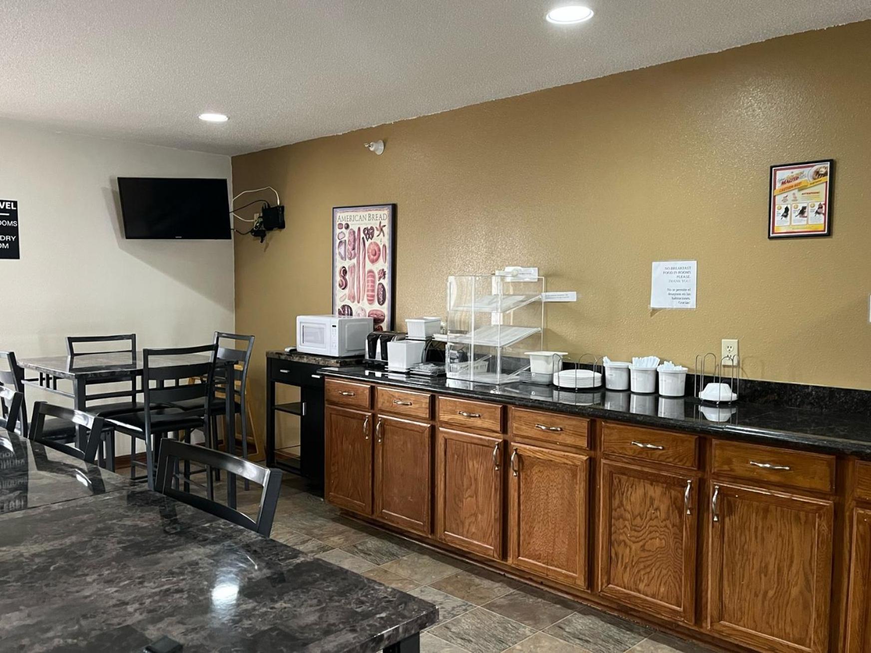 West Point Inn&Suites Extérieur photo