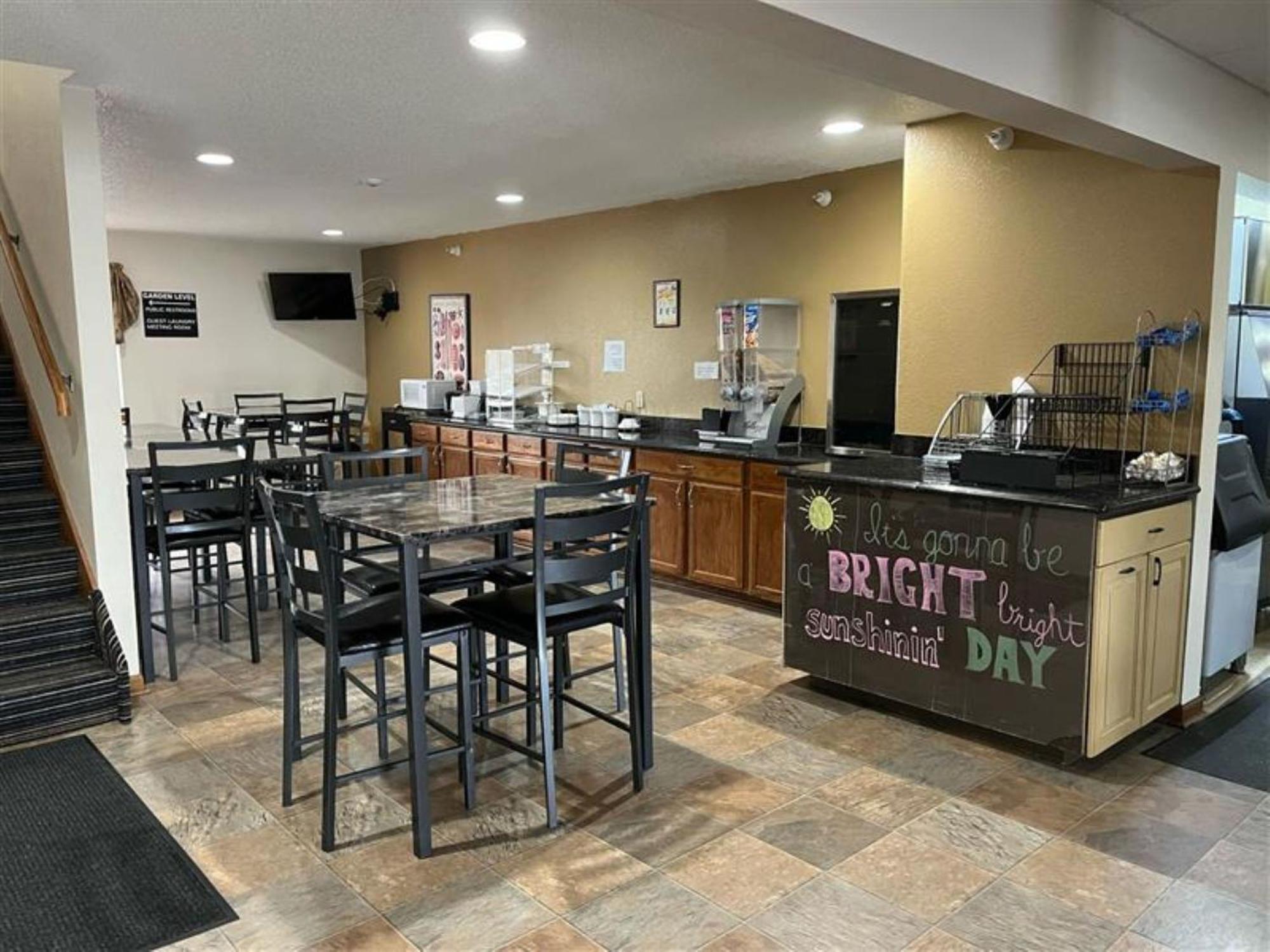 West Point Inn&Suites Extérieur photo